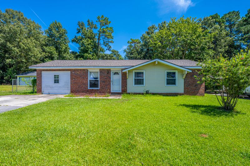 106 Pine Ct, Summerville, SC 29486
