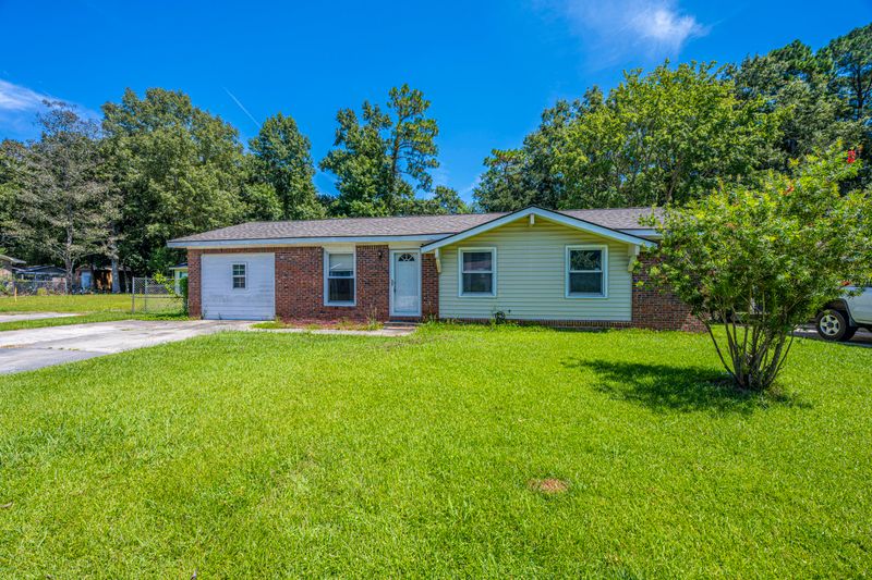 106 Pine Ct, Summerville, SC 29486