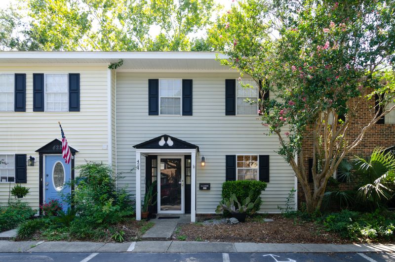 424 Carriage Ln, Mount Pleasant, SC 29464