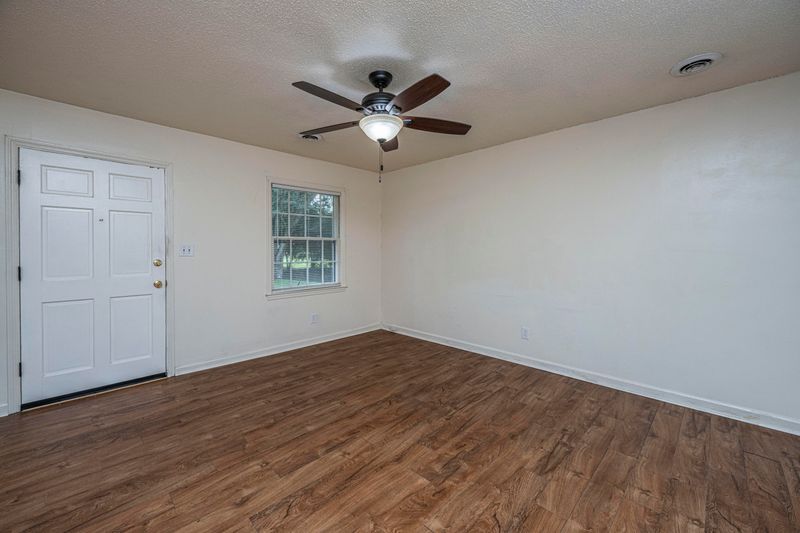 2626 Sal Ln, North Charleston, SC 29406