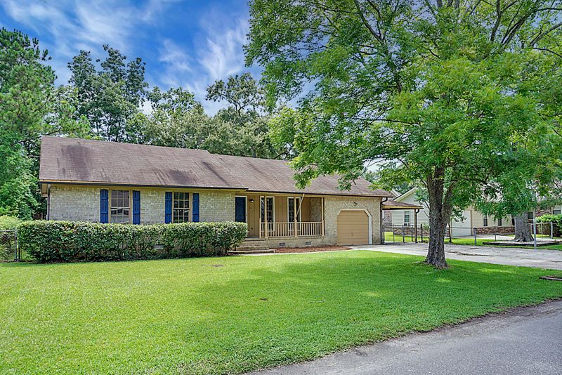12 Lighthouse Dr, Goose Creek, SC 29445