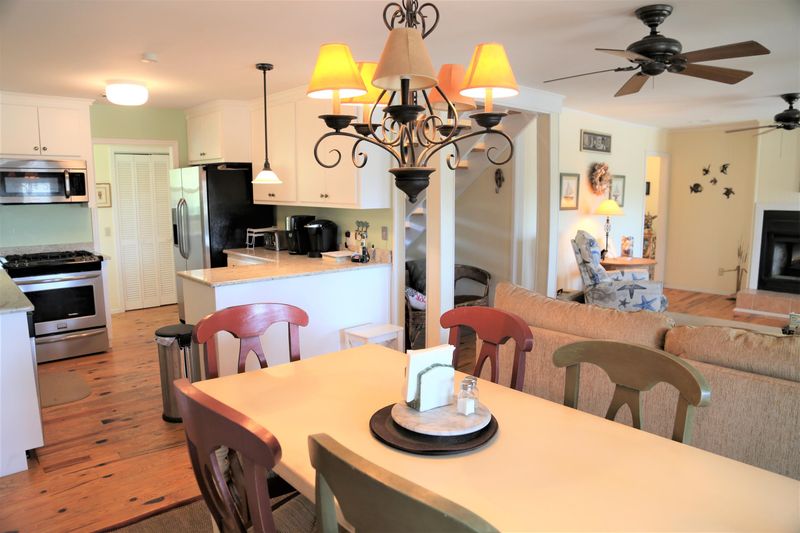 605 Palmetto Blvd, Edisto Beach, SC 29438