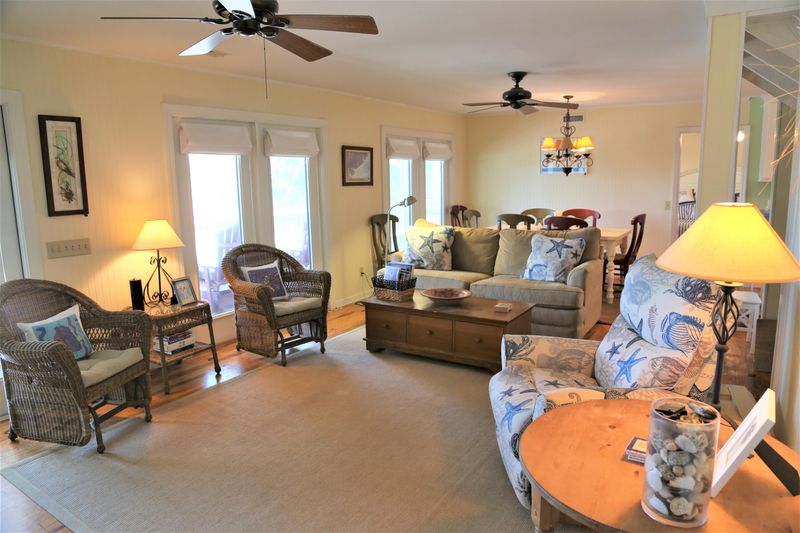 605 Palmetto Blvd, Edisto Beach, SC 29438