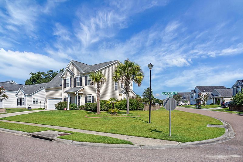 337 Lakewind Dr, Moncks Corner, SC 29461