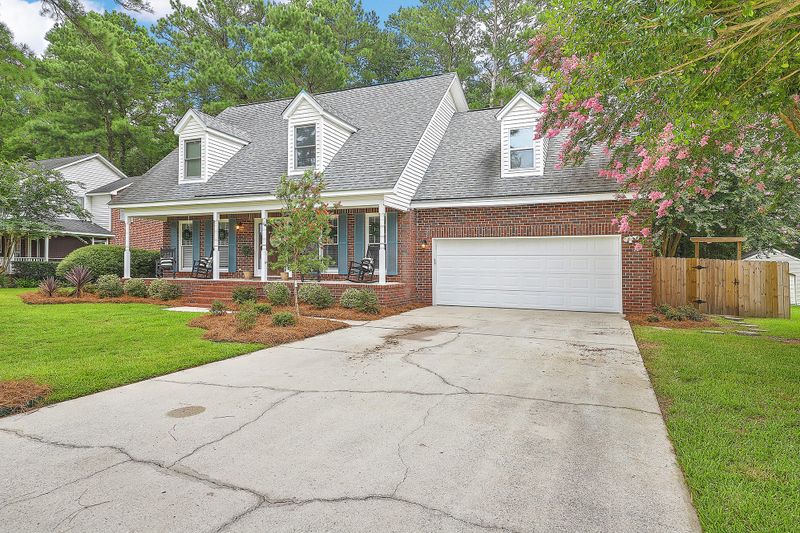 221 King Charles Cir, Summerville, SC 29485