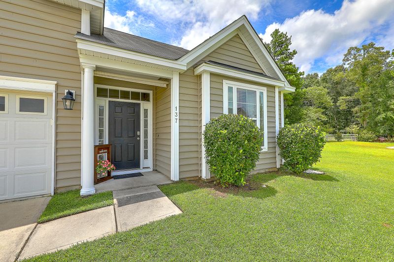 137 Satur Dr, Goose Creek, SC 29445