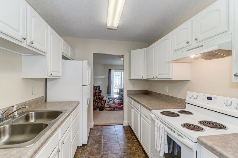 1320 Pinnacle Ln, Charleston, SC 29412
