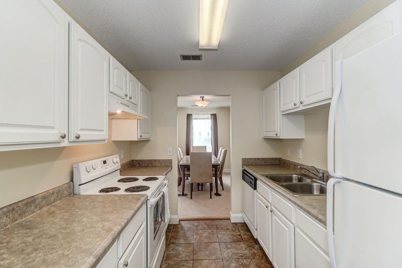 1320 Pinnacle Ln, Charleston, SC 29412
