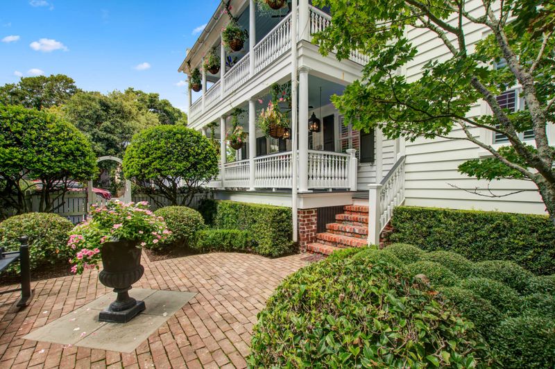 110 Pitt St, Mount Pleasant, SC 29464