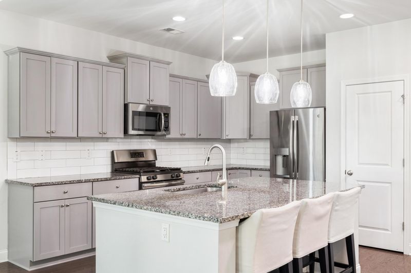 402 Kilarney Rd, Summerville, SC 29483