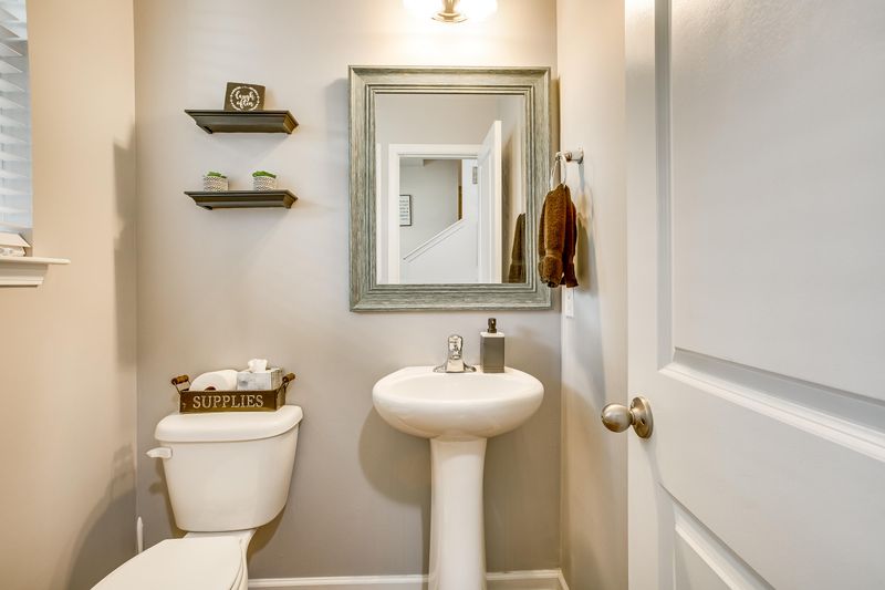 323 Bay Village Ln, Moncks Corner, SC 29461