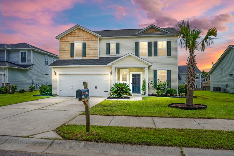 121 Hyrne Dr, Goose Creek, SC 29445