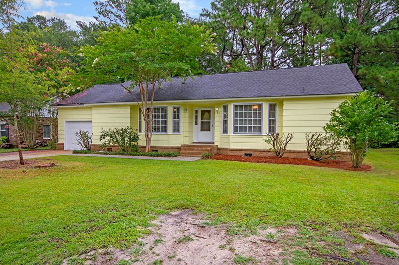 124 Canaberry Cir, Summerville, SC 29483