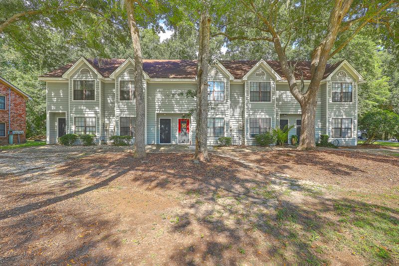 906 Sea Gull Dr, Mount Pleasant, SC 29464