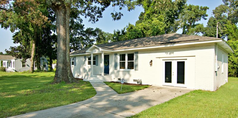 827 Kenyon St, Charleston, SC 29407