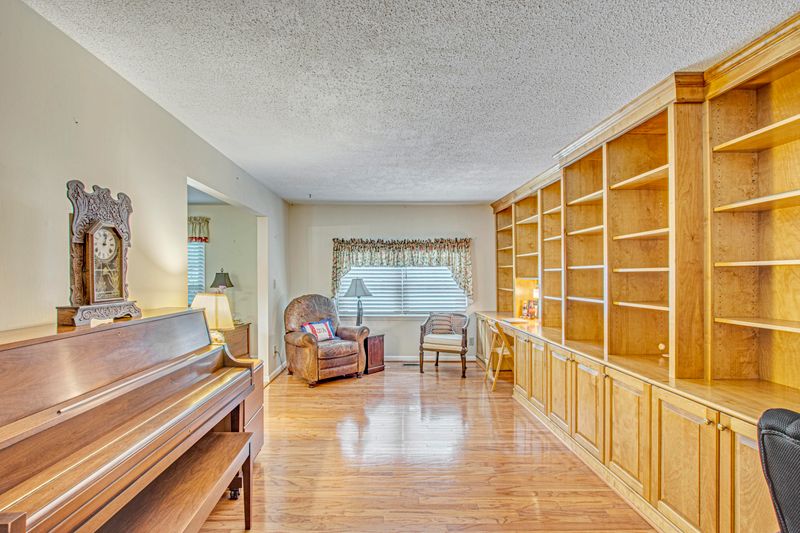 310 Ashley Dr, Summerville, SC 29485