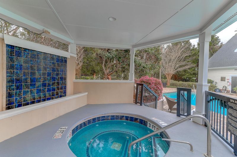45 Sycamore Ave #711, Charleston, SC 29407