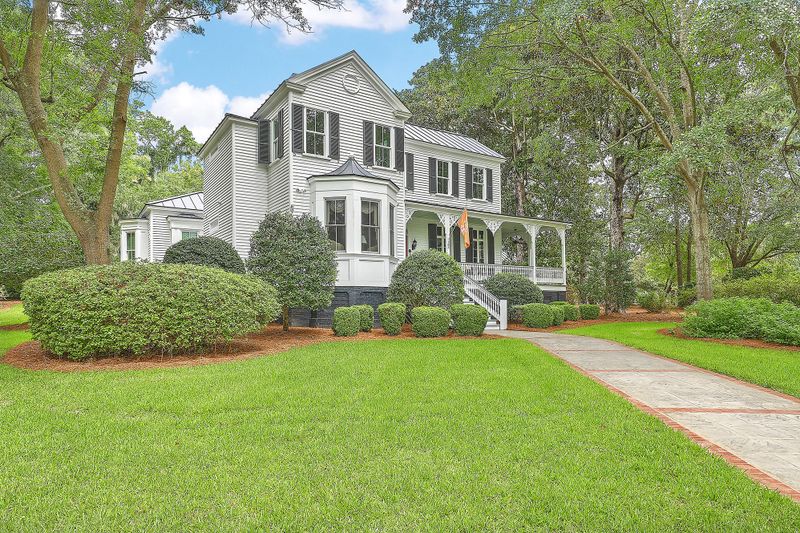 102 S Hickory St, Summerville, SC 29483