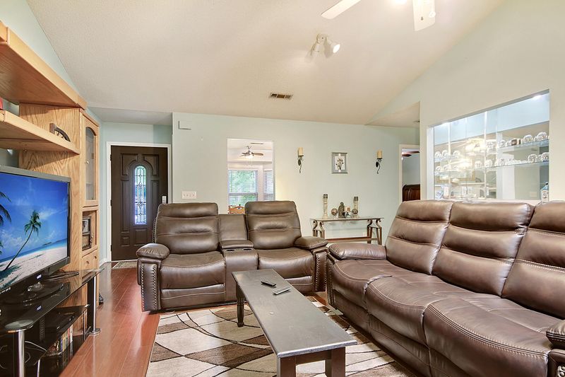 8333 Weyhill Ct, North Charleston, SC 29420