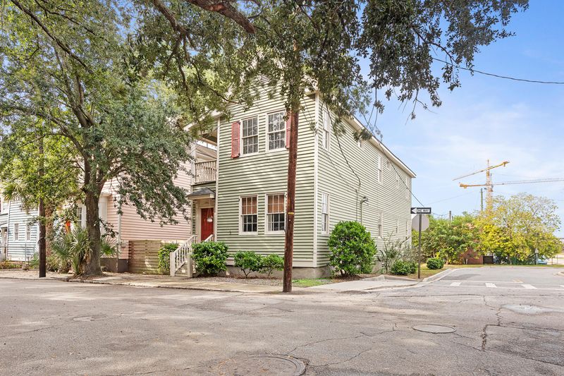 22 Cooper St, Charleston, SC 29403