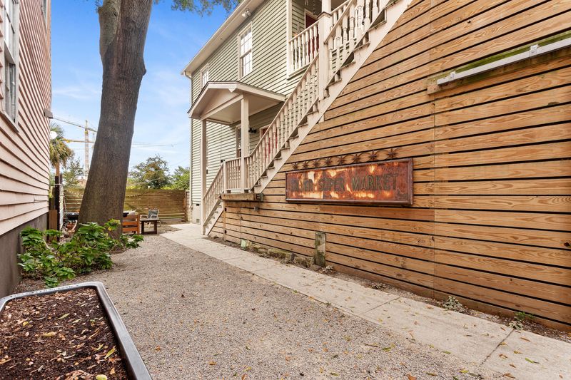 22 Cooper St, Charleston, SC 29403