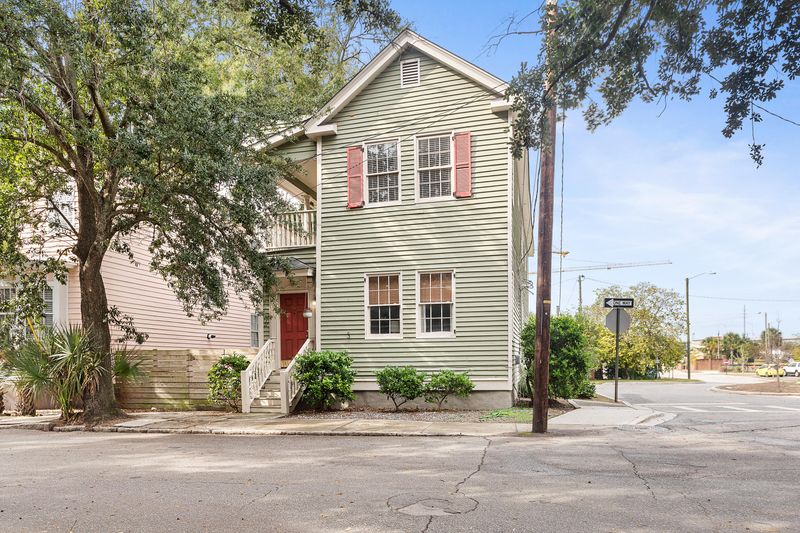 22 Cooper St, Charleston, SC 29403