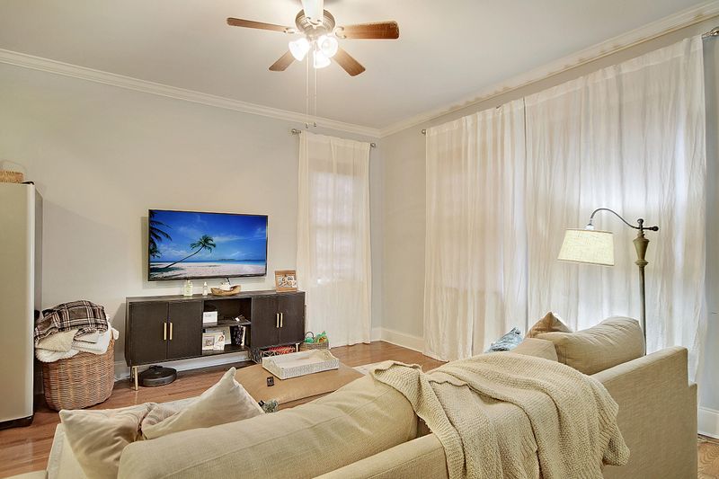 22 Cooper St, Charleston, SC 29403