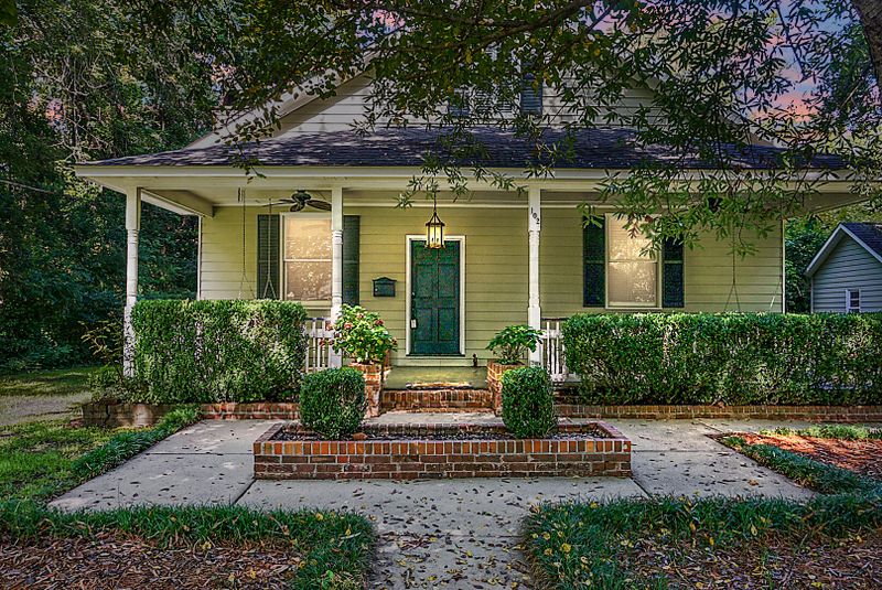102 S Oak St, Summerville, SC 29483