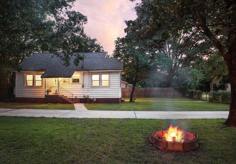 1125 Berkeley St, Hanahan, SC 29410