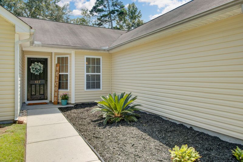 127 Moon Shadow Ln, Summerville, SC 29485
