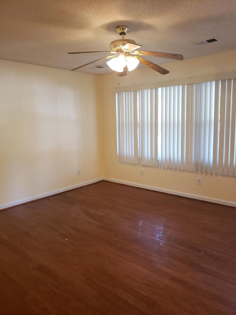 1103 Yeamans Hall Rd, Hanahan, SC 29410