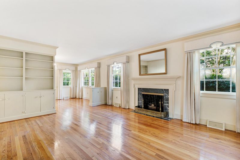 29 Johnson Rd, Charleston, SC 29407