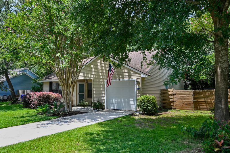 1141 Rivercrest Dr, Charleston, SC 29412