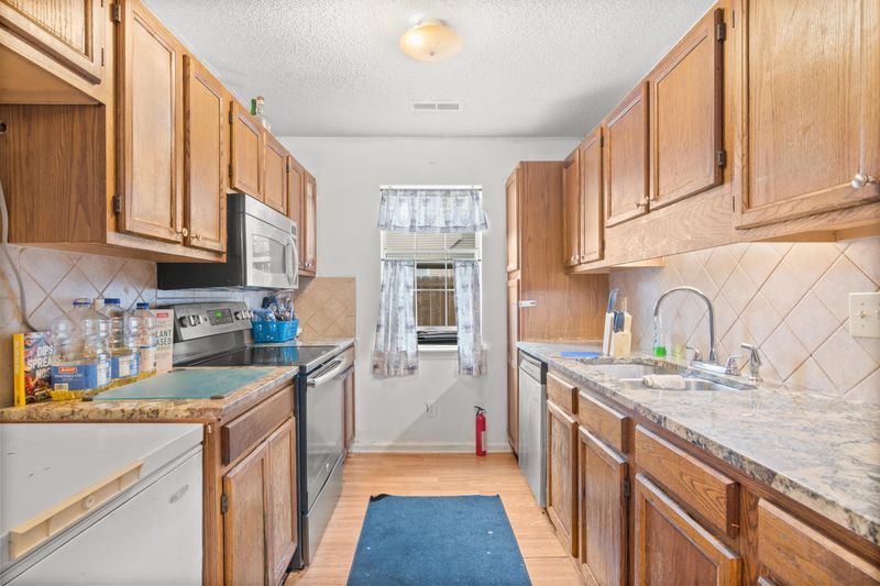 5176 Elba Dr, North Charleston, SC 29418
