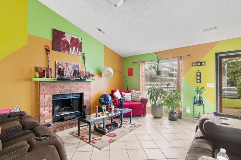 5176 Elba Dr, North Charleston, SC 29418