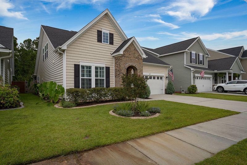 483 Whispering Breeze Ln, Summerville, SC 29486