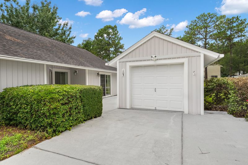 105 Photinia Ct, Summerville, SC 29483