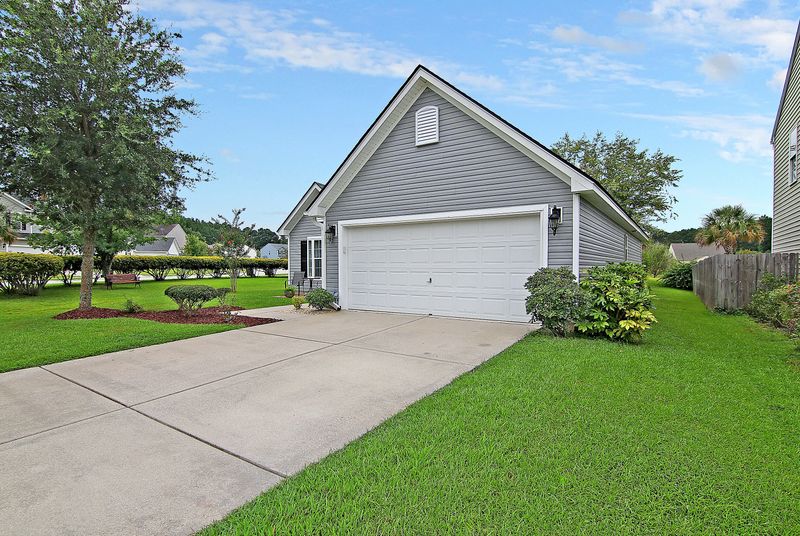 102 Goldfinch Ln, Summerville, SC 29485
