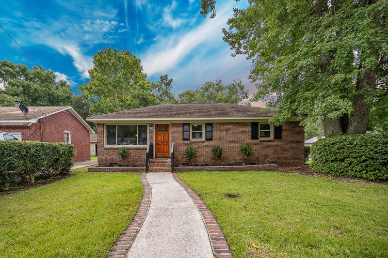 4233 Paramount Dr, North Charleston, SC 29405