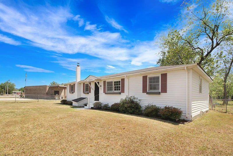 105 W Church St, Bonneau, SC 29431