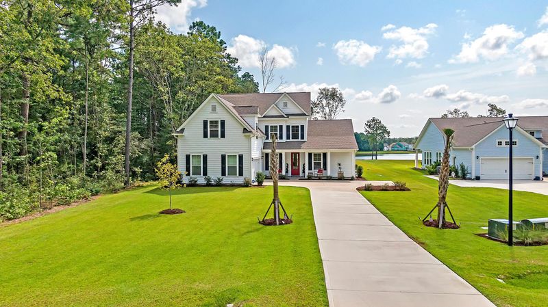 558 Pontoon Rd, Huger, SC 29450