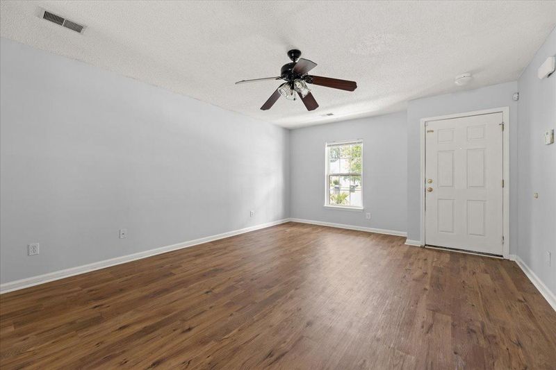 197 Wildberry Ln, Goose Creek, SC 29445