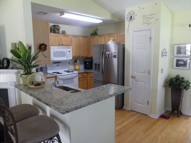 214 Waterford Ln, Summerville, SC 29483