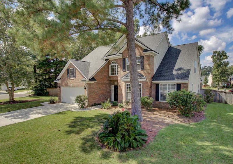 911 Lansfaire Dr, Charleston, SC 29414