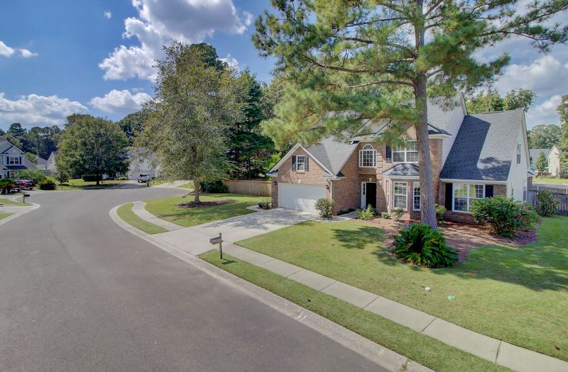911 Lansfaire Dr, Charleston, SC 29414