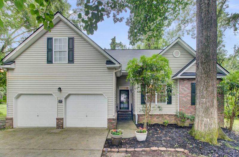 180 Thames Ave, Summerville, SC 29485