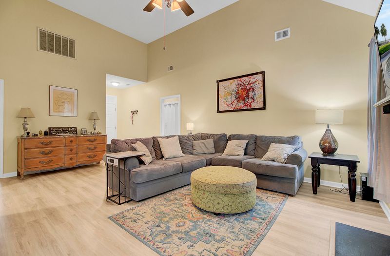 180 Thames Ave, Summerville, SC 29485