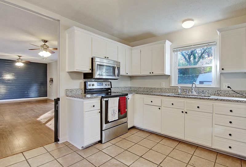 6307 Lucille Dr, North Charleston, SC 29406