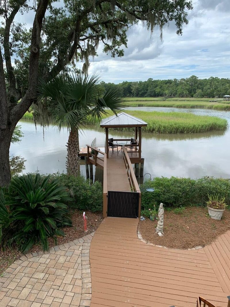 631 Fore Deck Ln, Edisto Island, SC 29438