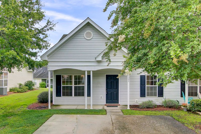 7361 Suncatcher Dr, Hanahan, SC 29410